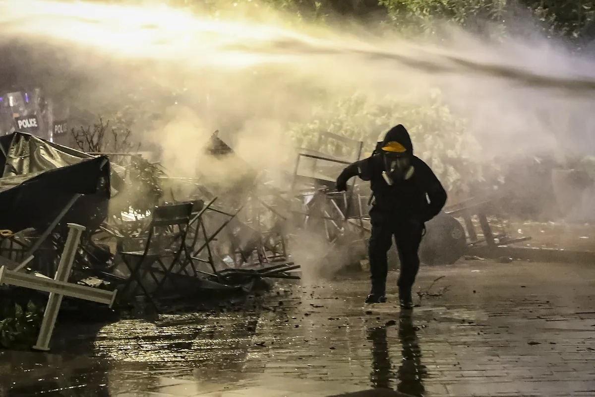 Gürcistan Başbakanı hükümetini devirme girişimini kınadı ve daha fazla baskılama sözü veriyor