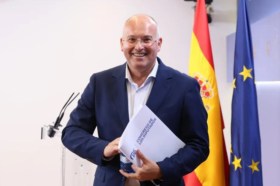 El PP intensifica la presión sobre el presidente de Castilla-La Mancha:  Si Page da la orden, el sanchismo se acaba mañana 
