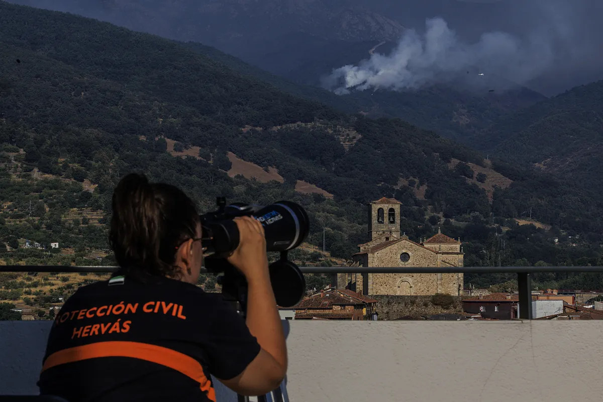 Psicosis en Hervás bajo el volcán del incendio de Jarilla, el mayor en la historia de Extremadura:  Es una bomba y va a durar bastante más 
