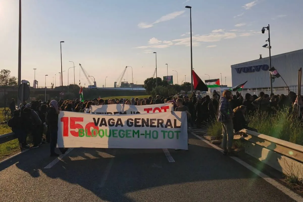 La huelga en apoyo de Palestina convocada por varios sindicatos causa problemas de movilidad por carretera y tren en Barcelona