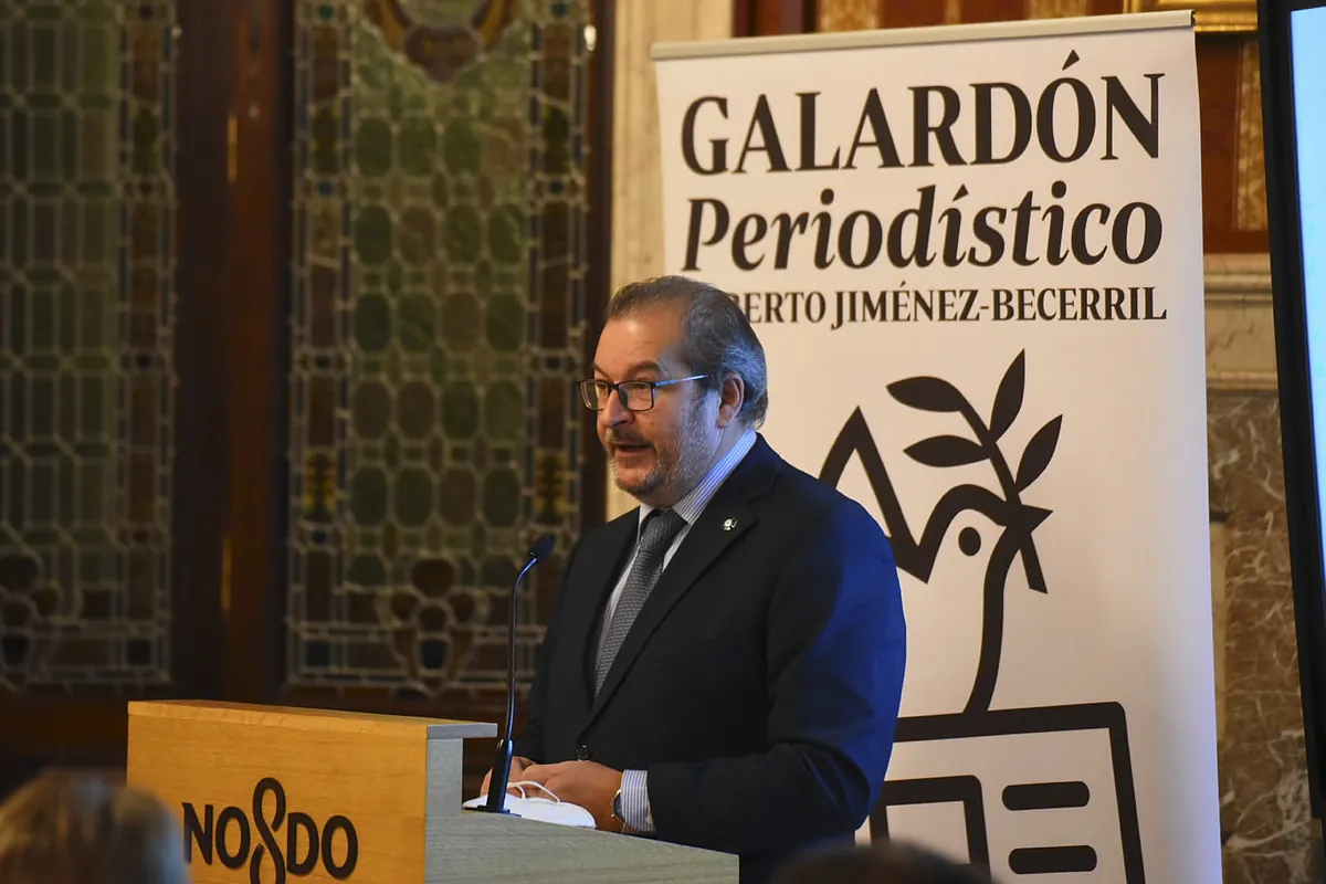 El adiós a Fernando Lázaro de políticos, víctimas de ETA y militares:  Fue el prototipo de periodista que todos admirábamos 