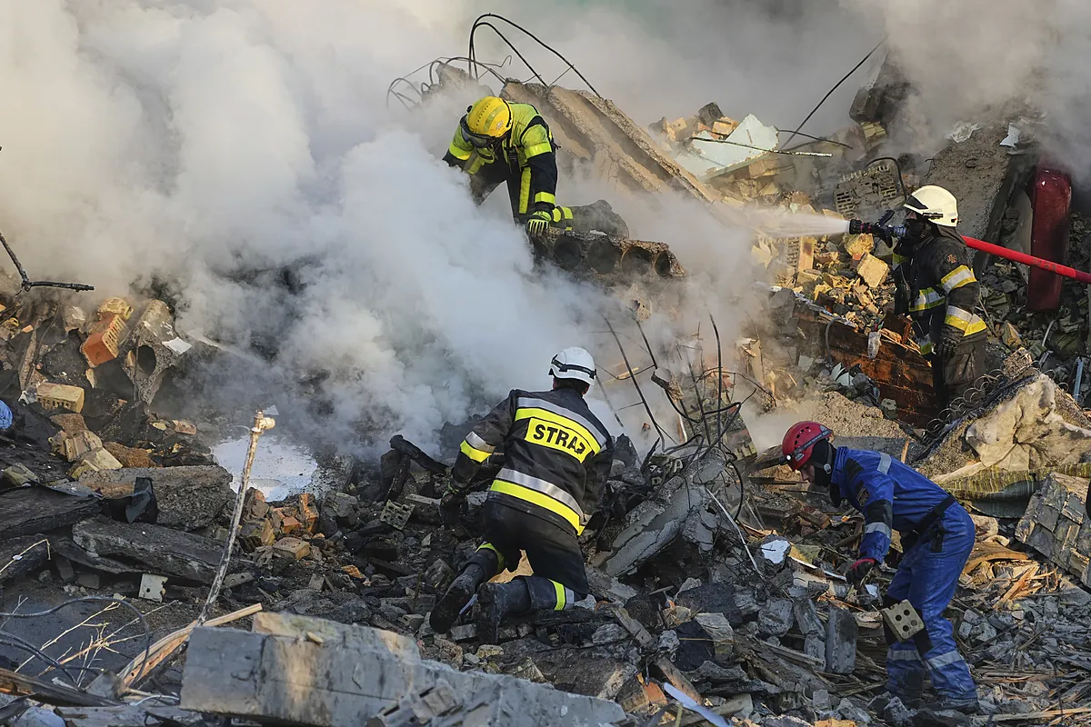 Guerra Ucrania-Rusia, última hora en directo | La UE denuncia un ataque "deliberado" de Rusia a su delegación en Kiev, donde han muerto 10 personas tras el lanzamiento masivo de drones y misiles