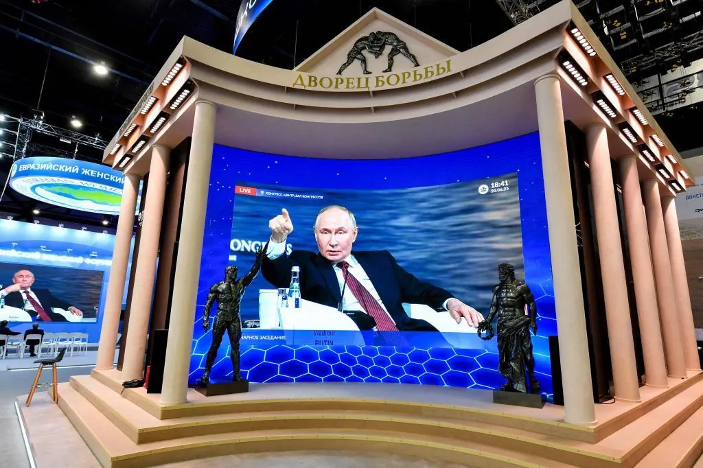 Putin, Rusya'nın “Zelenski'nin başkanlığı” aramadığı için Ukrayna ve IRN durumlarının farklı olduğunu düşünüyor