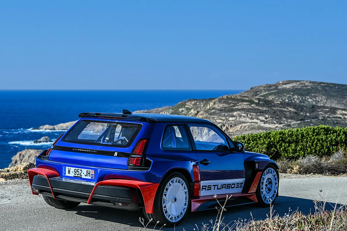 De 'carreras' por Córcega con el Renault 5 Turbo 3E... eléctrico
