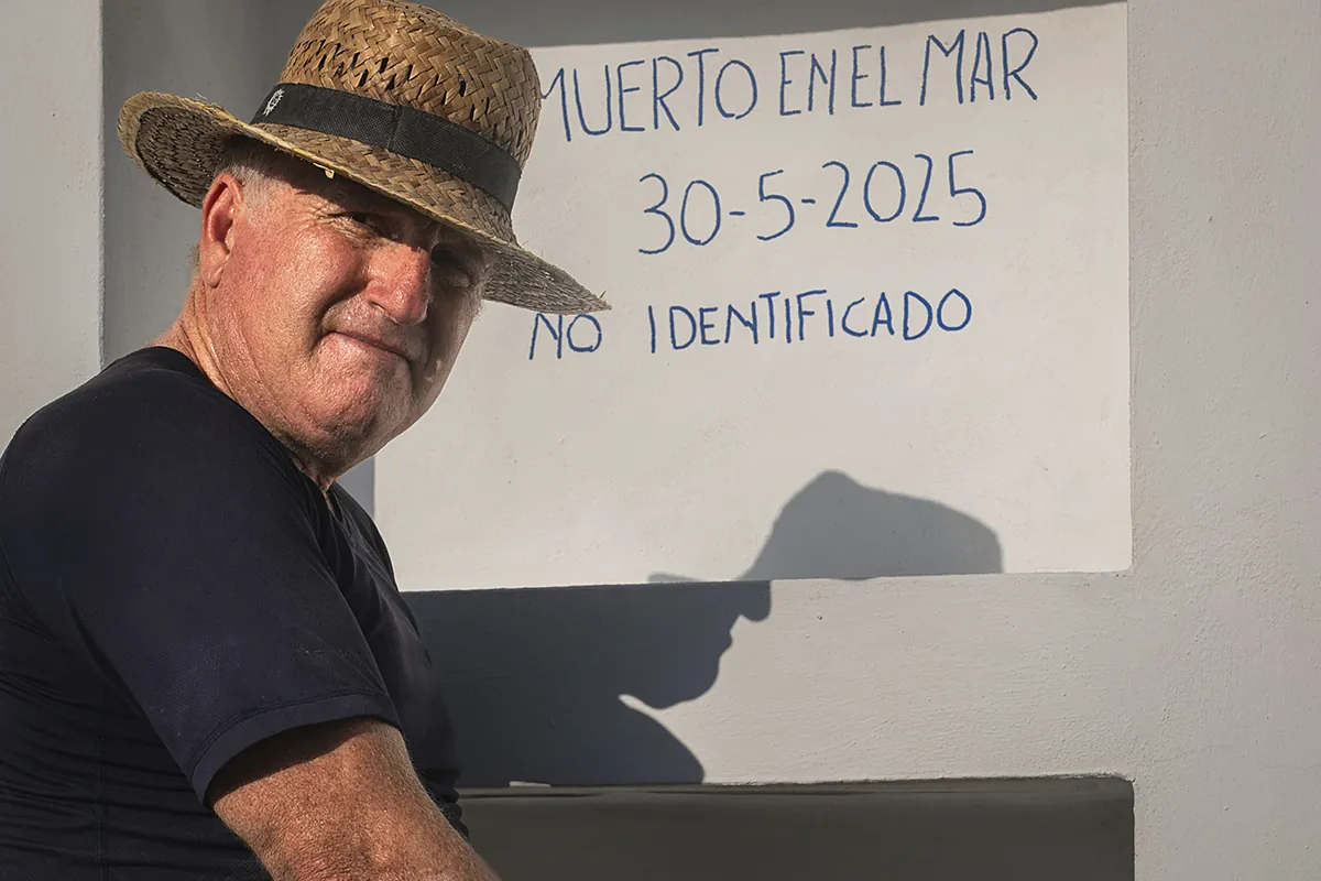 Pepín el enterrador de Formentera y los 12 cadáveres sin nombre de migrantes  muertos en el mar :  Cuando se enfada, escupe todo lo que se traga 