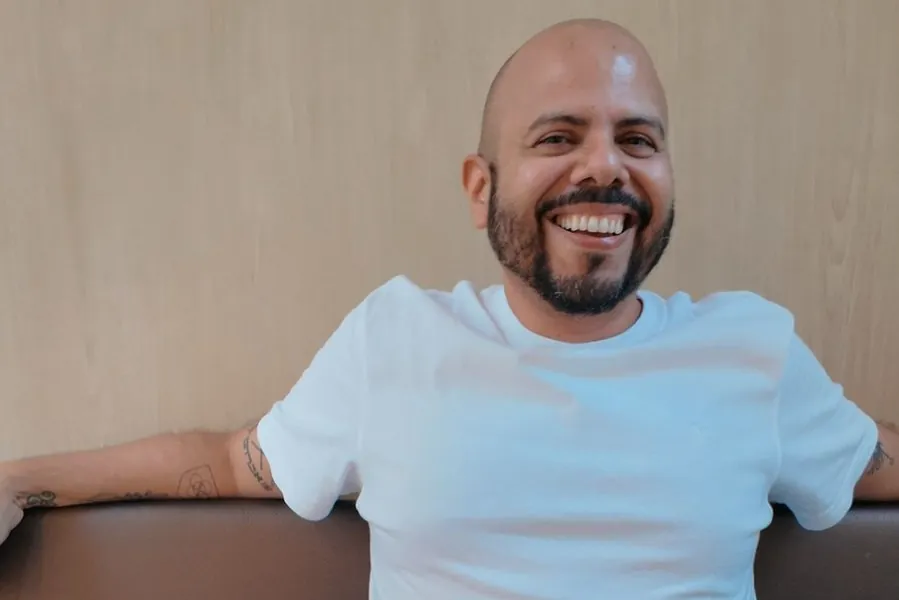 Mario Castelán, científico, poeta y autista: "Recibí el diagnóstico a los 44 años y me salvó la vida. Me dio la esperanza de que era posible ser feliz"