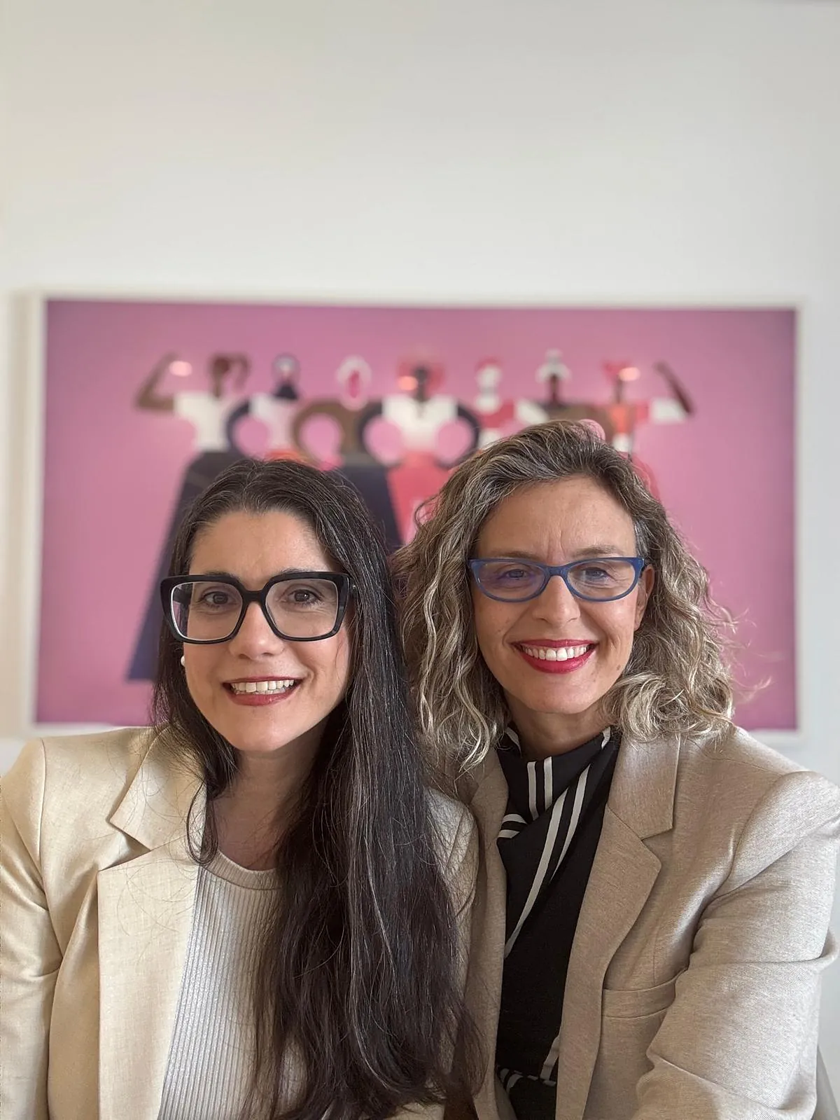 Miriam Al Adib y Diana Al Azem, la ginecóloga y la sexóloga que denunciaron el caso Almendralejo en el Parlamento Europeo: "Hemos pasado de la cigüeña a que la educación sexual sea el porno"