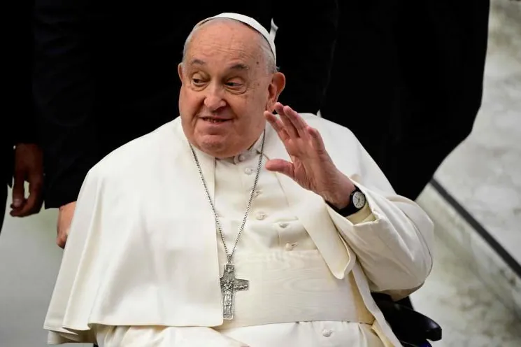 Papa Francis, yorgun bir sesle ve İspanyolca, ilk ses mesajını hastaneden alıyor: “Duaları takdir ediyorum”