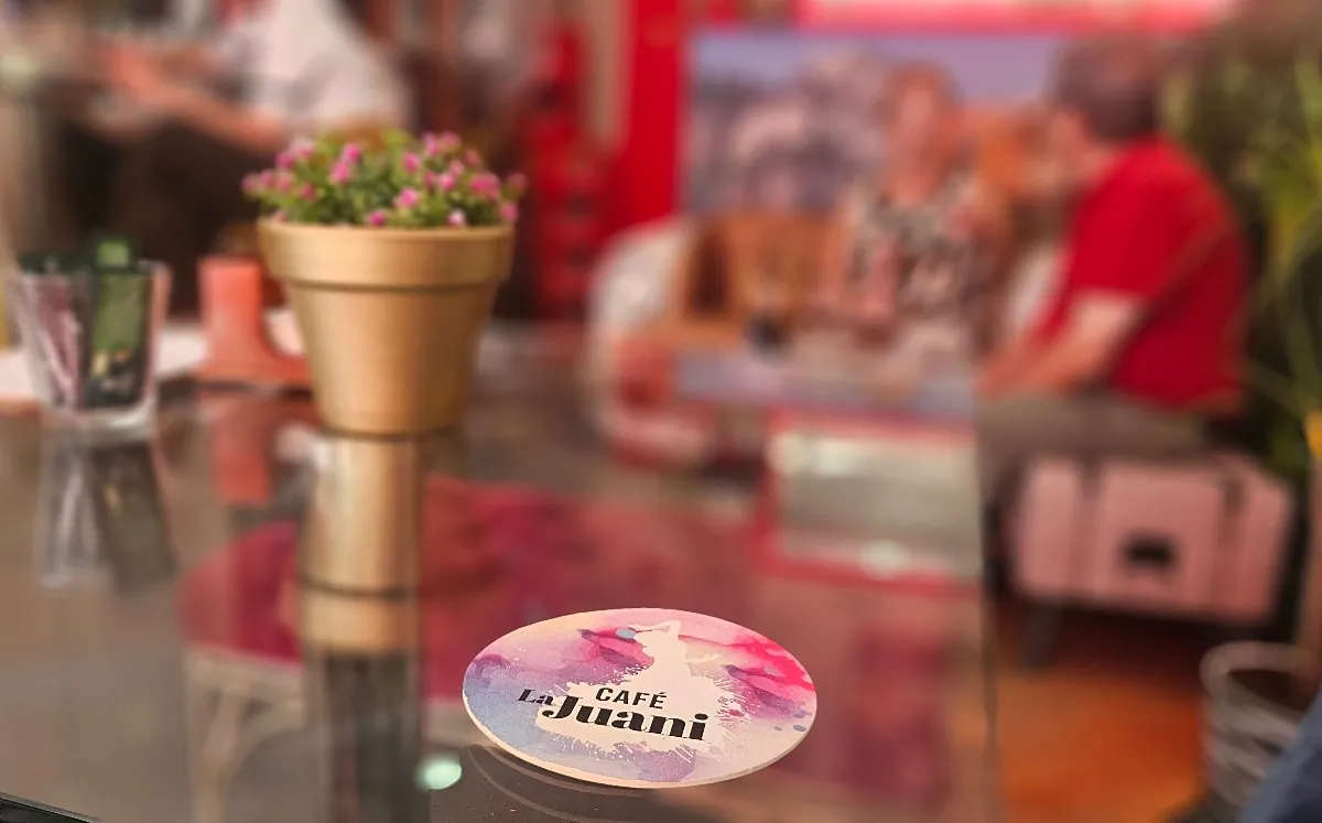 Soy de Málaga y este es mi bar de barrio imprescindible: café ecológico, tapas por menos de tres euros y una historia de amor