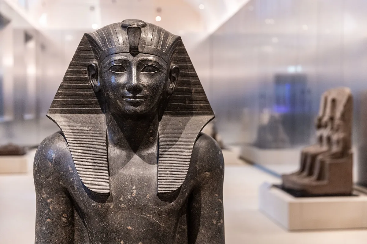 Curiosidades y secretos del museo egipcio más antiguo del mundo (y no es el de El Cairo)