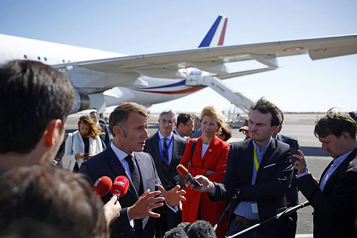 Emmanuel Macron culpa de la crisis política en Francia a "las fuerzas de la desestabilización"