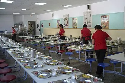 Comida saludable, pero... ¿qué opinan los adolescentes de los comedores escolares?