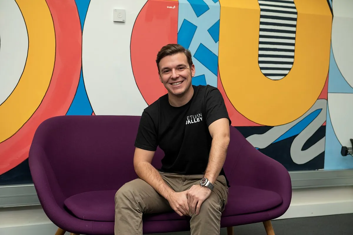 De becario a liderar en dos años la incubadora de  startups  tecnológicas que alaban en Europa y trabaja con  gigantes  como Mutua Madrileña o Siemens