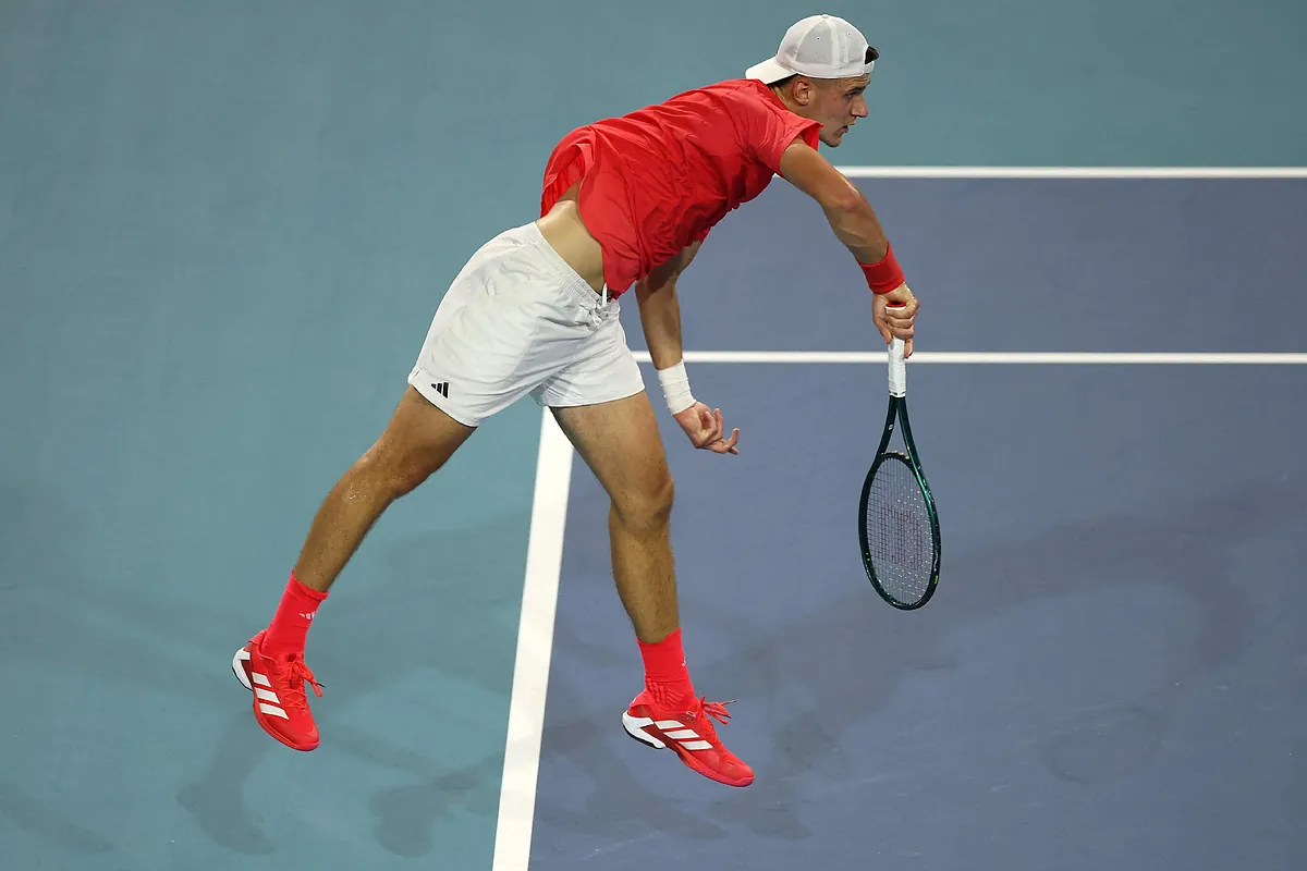 Jakub Mensik: el sacador precoz que frustró el 'centenario' de Djokovic