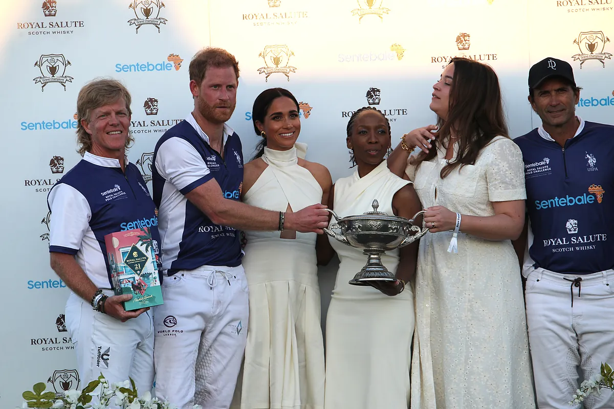 El príncipe Harry, acusado de aversión hacia la mujer negra por su propia fundación