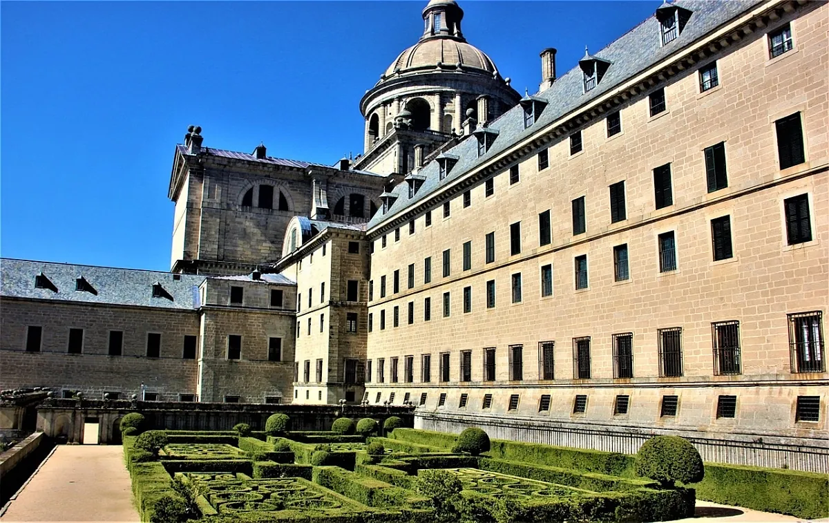 El mercado que te devolverá al Renacimiento a una hora de Madrid: espectáculos y actividades junto a un espectacular monasterio