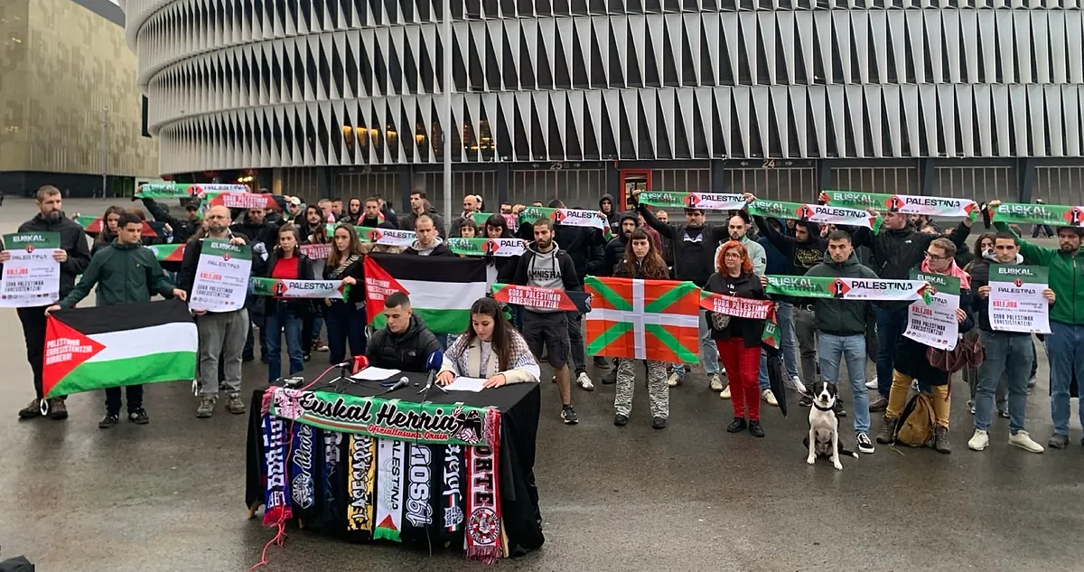 Los grupos radicales del fútbol vasco desfilarán juntos antes del Euskadi-Palestina contra la opresión del pueblo trabajador