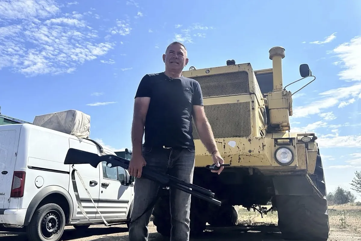Plantando trigo y cazando drones: el día a día de los agricultores ucranianos bajo los ataques rusos