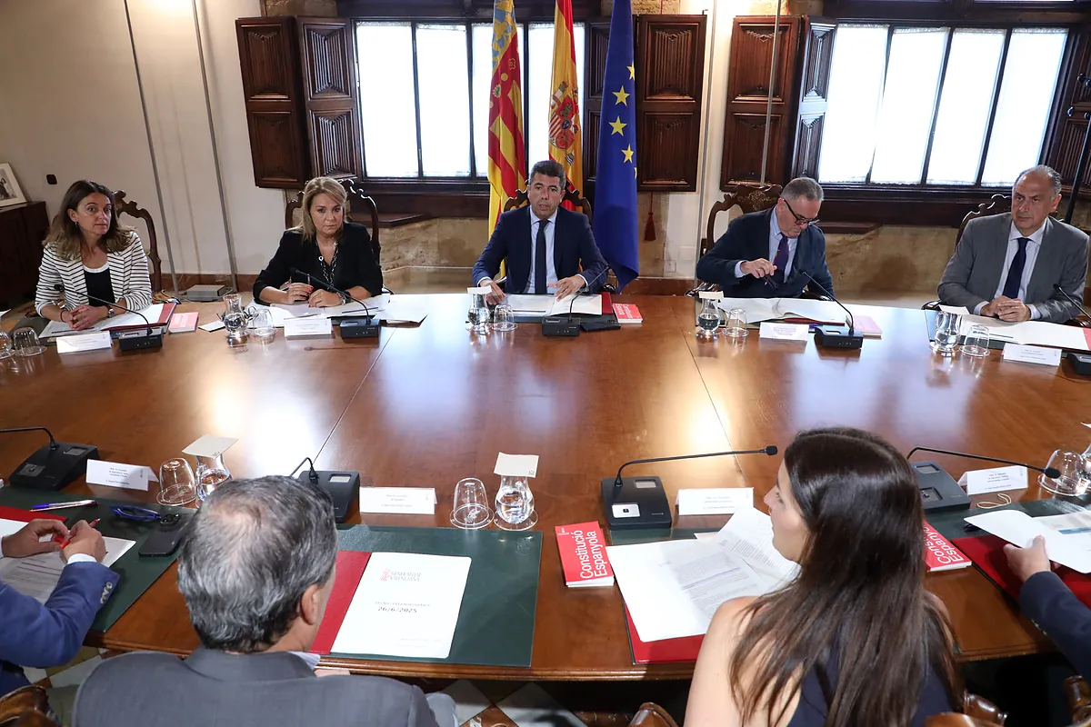 Mazón enciende la alarma: pide a todos los departamentos un plan de recorte de gastos de personal y funcionamiento