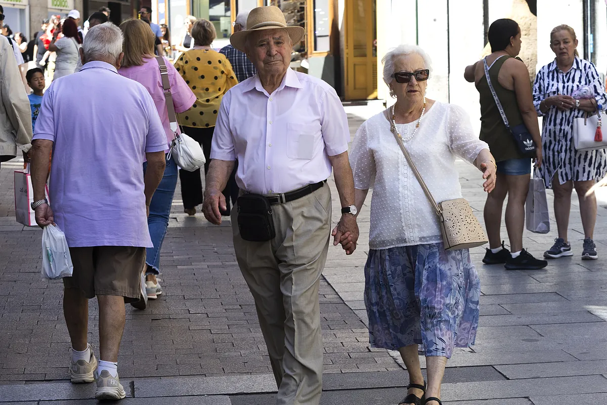 Las pensiones amplían la brecha generacional: los jubilados españoles son un 6,4% más ricos que los europeos y los menores de 65 años son un 7,3% más pobres