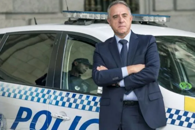 El coche oficial del Director de la Policía Municipal de Madrid implicado en un atropello leve a una niña durante el apagón