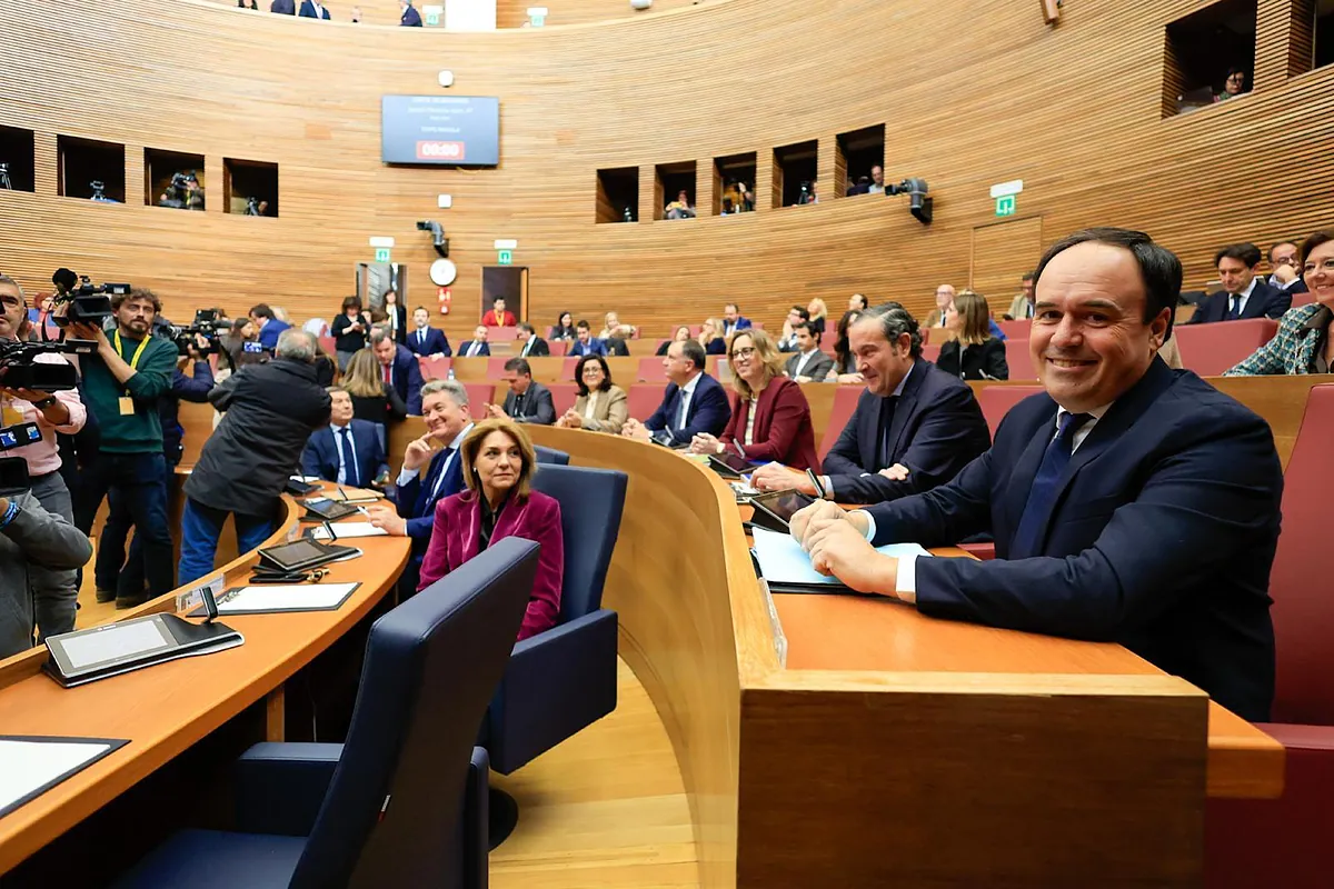Llorca, zararın kurbanlarından özür dileyeceğine söz verdi ve göçmenlik ve yeşil anlaşmaya karşı bir konuşma yaparak Vox'a çağrıda bulundu