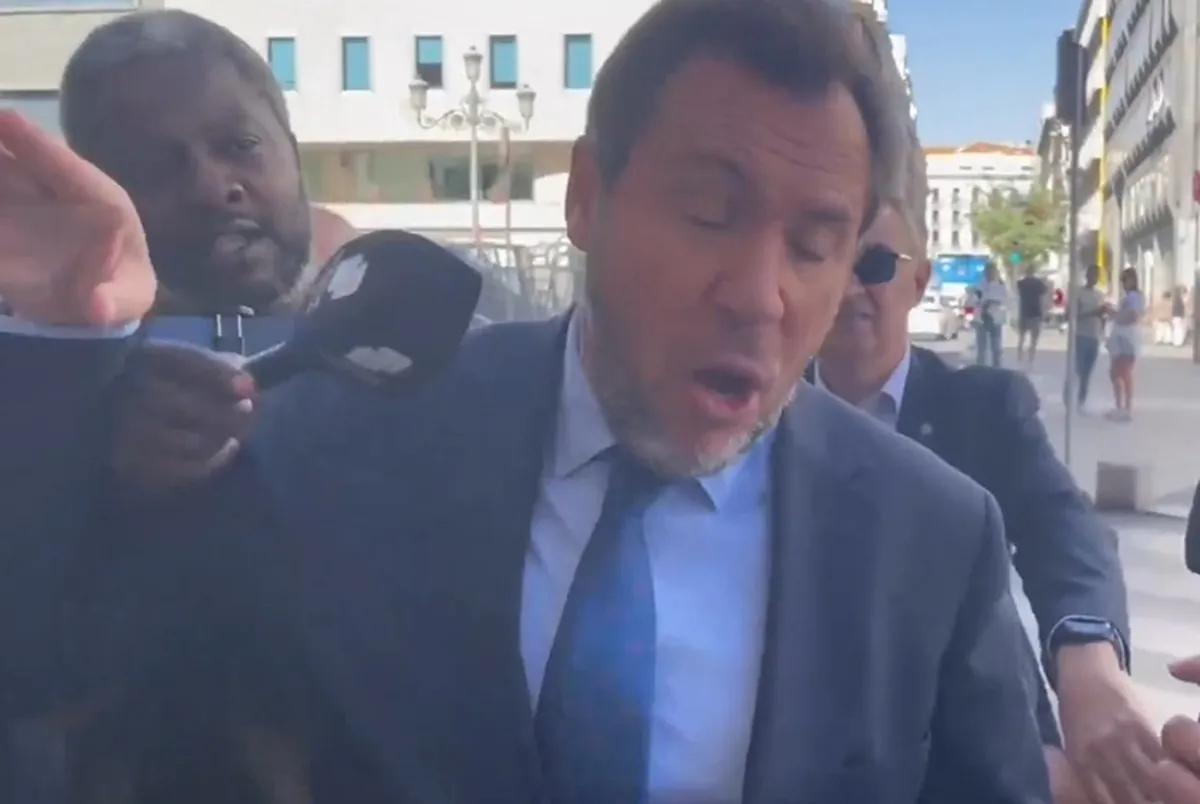 Puente llama "miserable" a Feijóo tras afearle el líder del PP su actitud ante preguntas por los sobres del PSOE