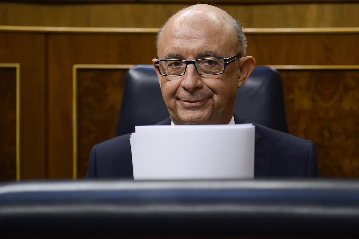 La Dirección General de Tributos da orden a sus funcionarios de no reunirse con empresas para evitar otro 'caso Montoro'