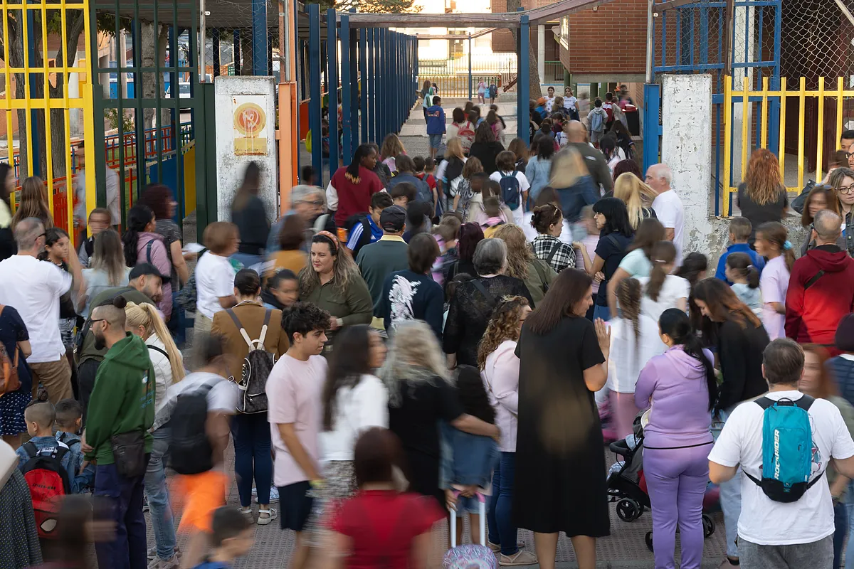 Más de un millón de alumnos vuelven hoy a las aulas en un curso con bajada de ratios y mínimo histórico de absentismo escolar