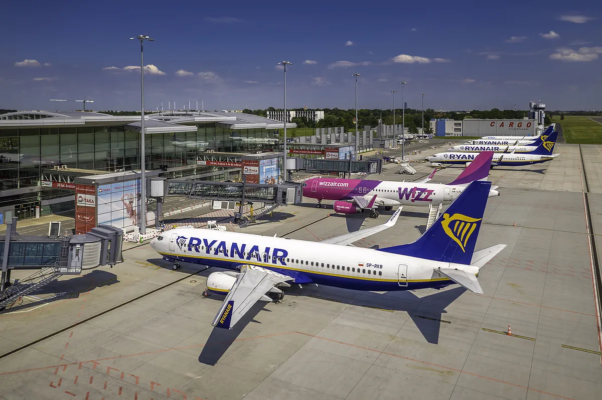 El Gobierno estudia ya ampliar a Wizz Air y Transavia las multas que ya impuso a Ryanair o Vueling por cobrar el equipaje de mano