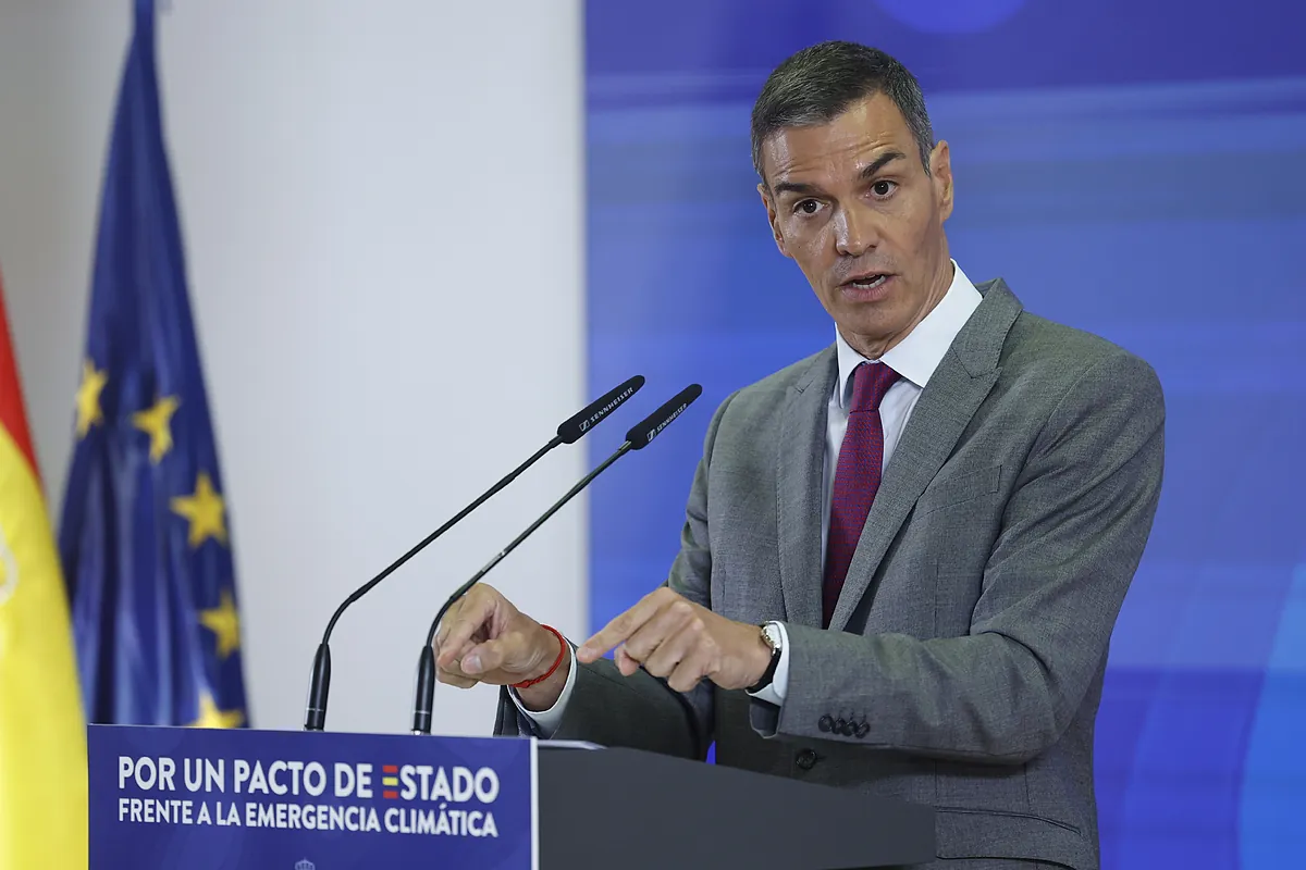 Sánchez carga contra Tellado por pedir "cavar la fosa" del Gobierno: "Es un insulto a las víctimas" de la Guerra Civil