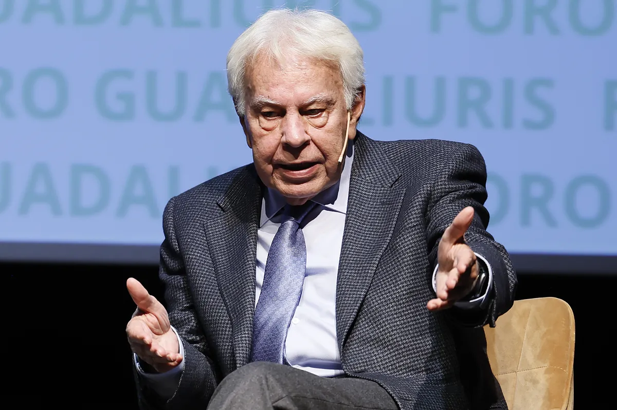 Felipe González: "He estado muchas más veces de acuerdo con Pedro Sánchez que Pedro Sánchez consigo mismo" | España
