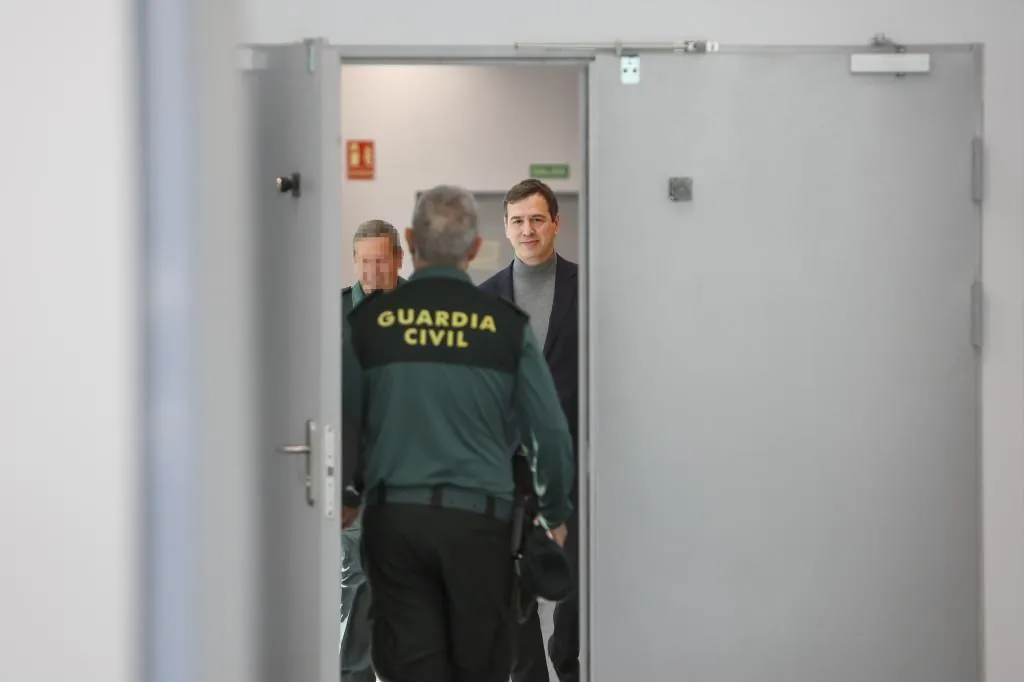 Yargıç Beatriz Biedma, Pedro Snchez'in kardeşini bankta oturmak için reddediyor ve dava devam ediyor