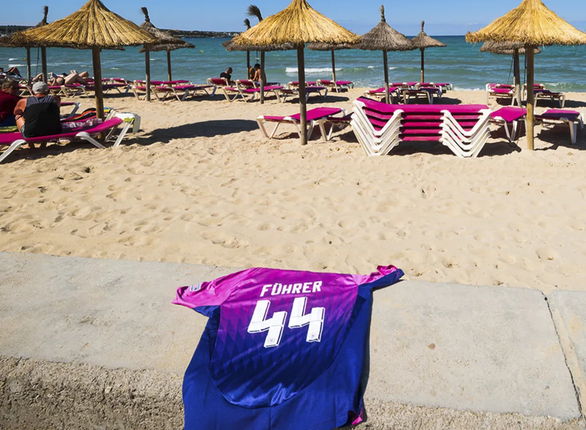 F hrer 44 La Camiseta Nazi Que Est Vetada En Alemania Pero Se Vende 