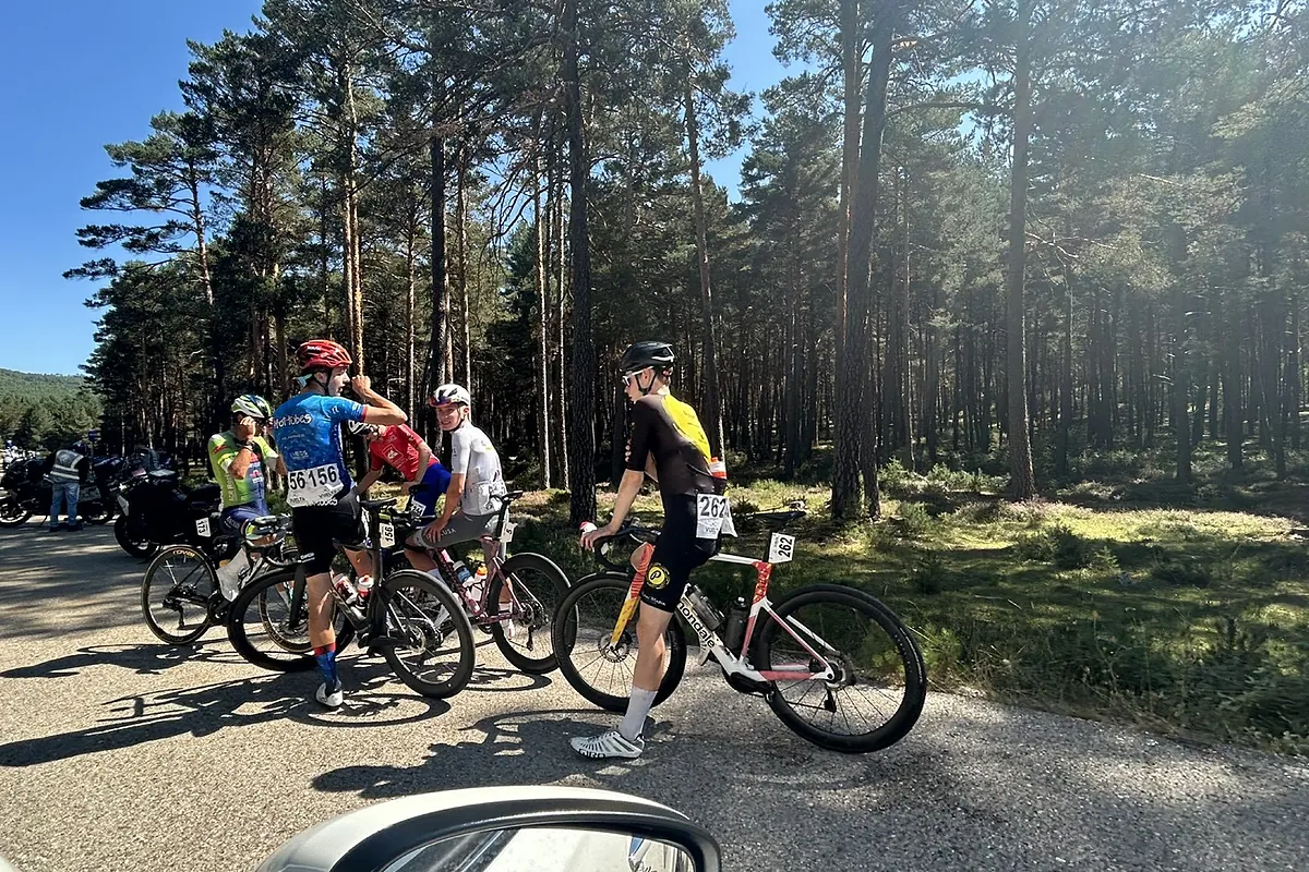 Muere un ciclista tras una caída masiva en la segunda etapa de la Vuelta Junior a la Ribera del Duero