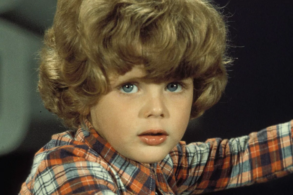 Lolo García, el travieso niño prodigio de La guerra de papá que lo dejó  todo para ser economista | Famosos