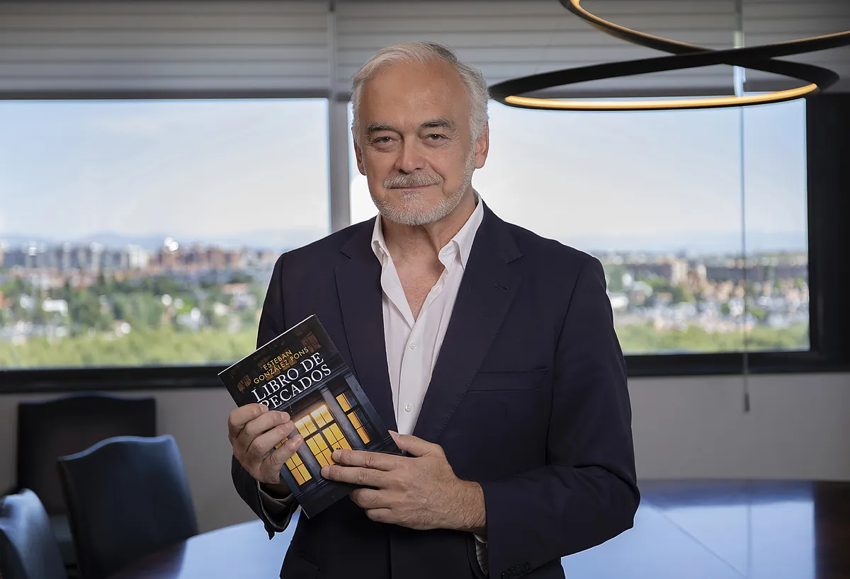 Política, sexo, amantes y sangre: adelanto de 'Libro de Pecados', la nueva novela de Esteban González Pons