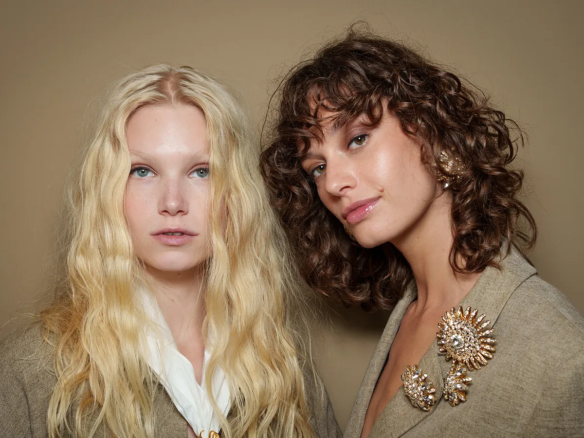 ¿Hay que elegir entre los ácidos y el retinol en la rutina facial? Pros, contras y manual de uso de estos superactivos según tres dermatólogas