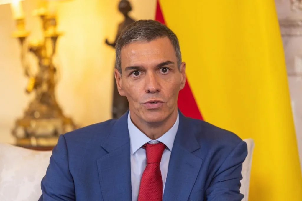 Sánchez consolida el embargo de armas a Israel por ley y la prohibición de paso de aviones y barcos con material de guerra pero no rompe relaciones