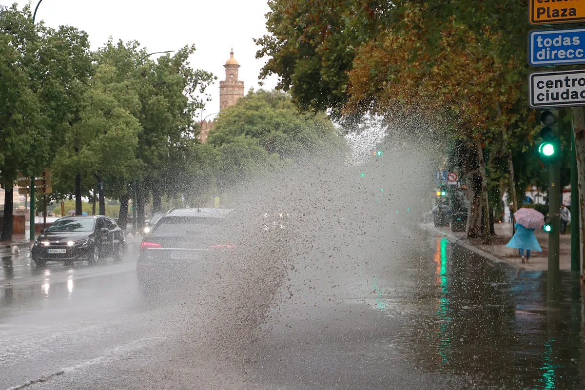 La Aemet activa el aviso rojo en Huelva por posibles lluvias torrenciales y hay alertas naranjas en varias zonas del sur peninsular por precipitaciones intensas