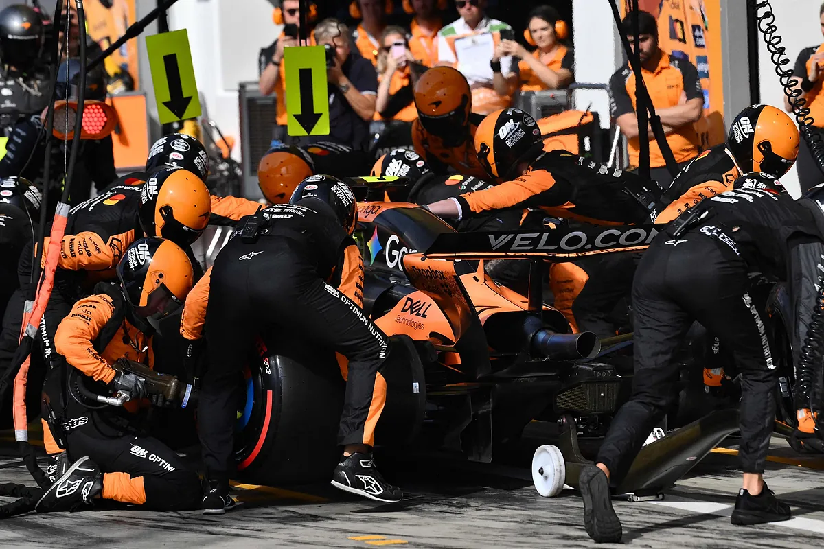 Verstappen vuela, McLaren se lía y Alonso rompe la suspensión en Monza