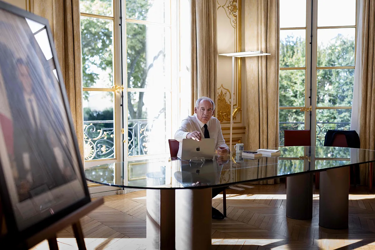 Macron, presto a "sacrificar" a su primer ministro Bayrou