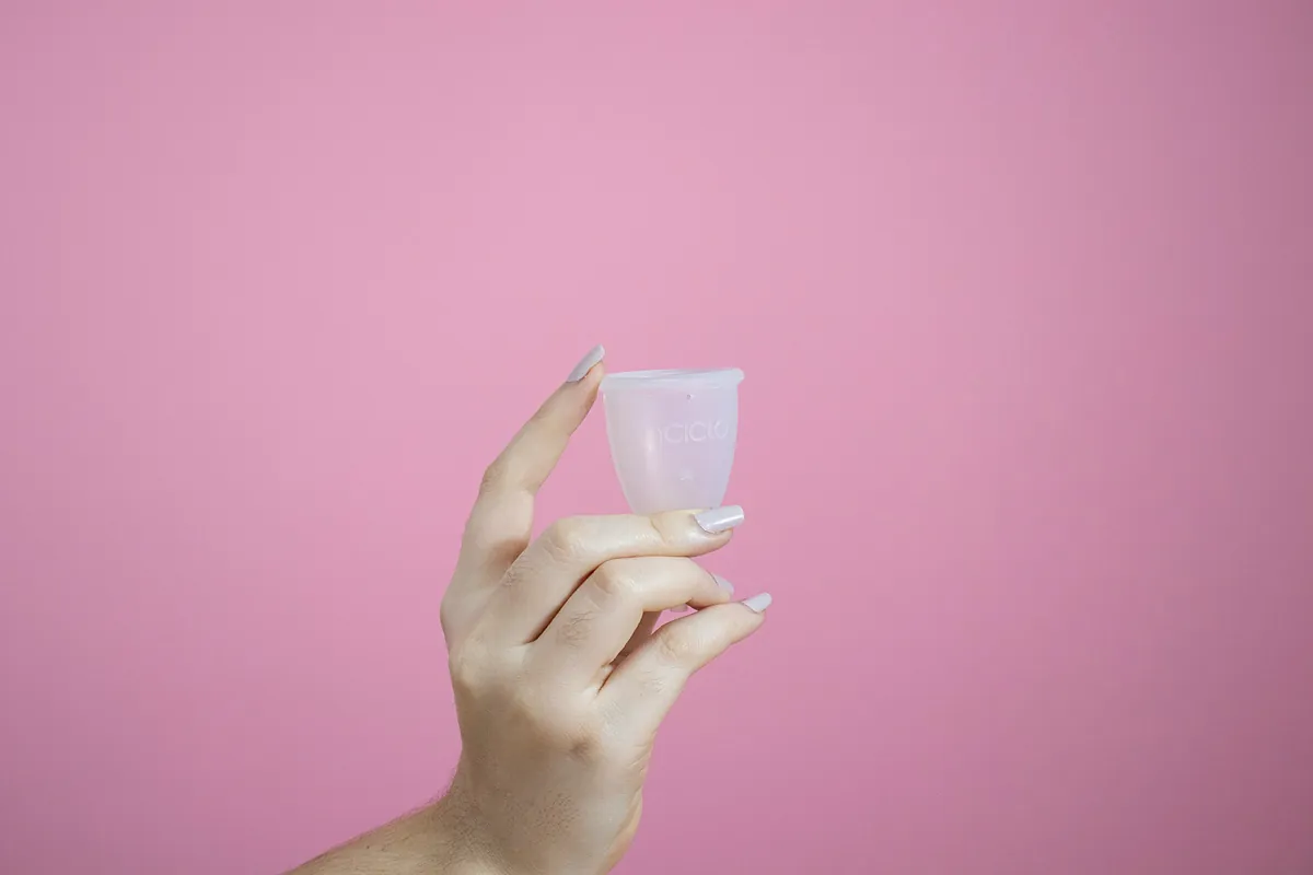 Cómo limpiar y desinfectar la copa menstrual de forma correcta: claves para hacerlo bien