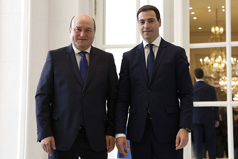 Pradales minimiza el 'caso Koldo' y justifica la alianza del PNV con  Sánchez por la "estabilidad" de España | País Vasco