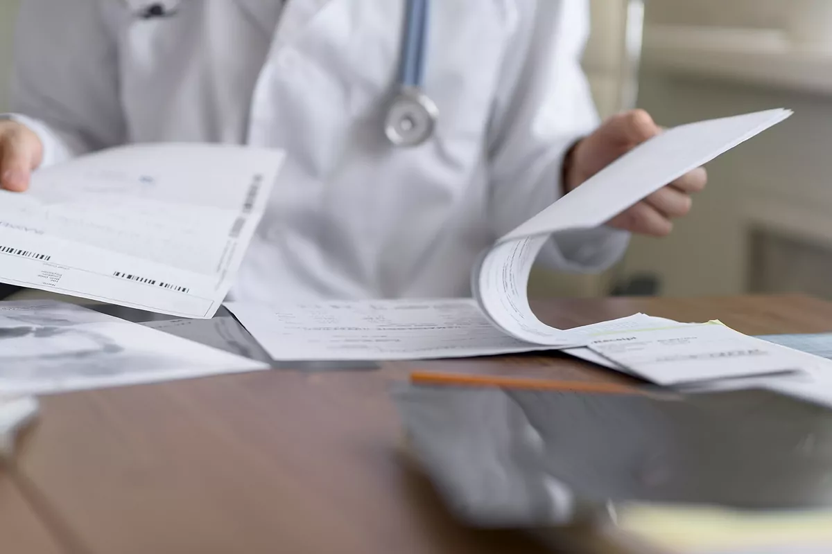 Dolor de cabeza y de barriga, notar falta de aire, orinar con frecuencia... síntomas frecuentes que conviene vigilar
