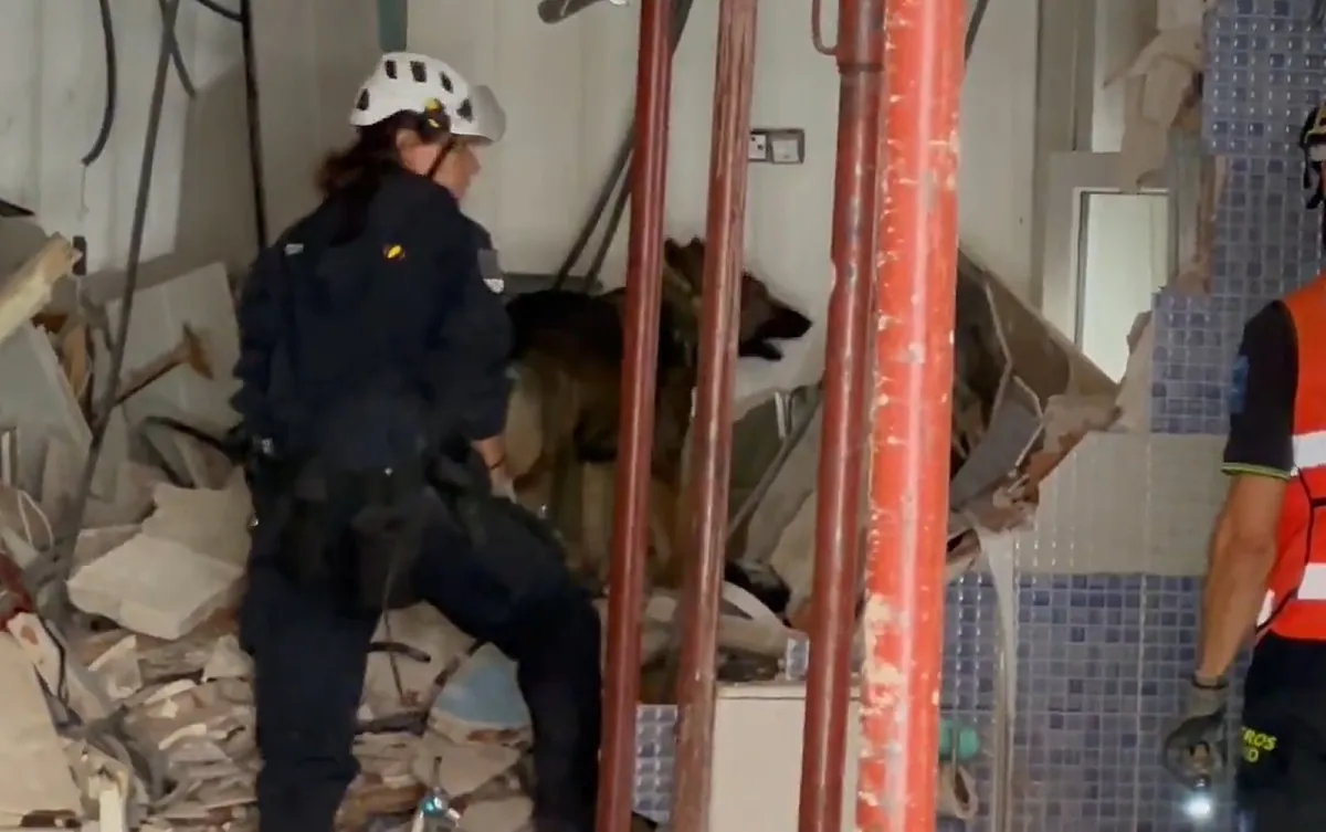La Policía encuentra un segundo cadáver bajo los escombros de la explosión de Vallecas