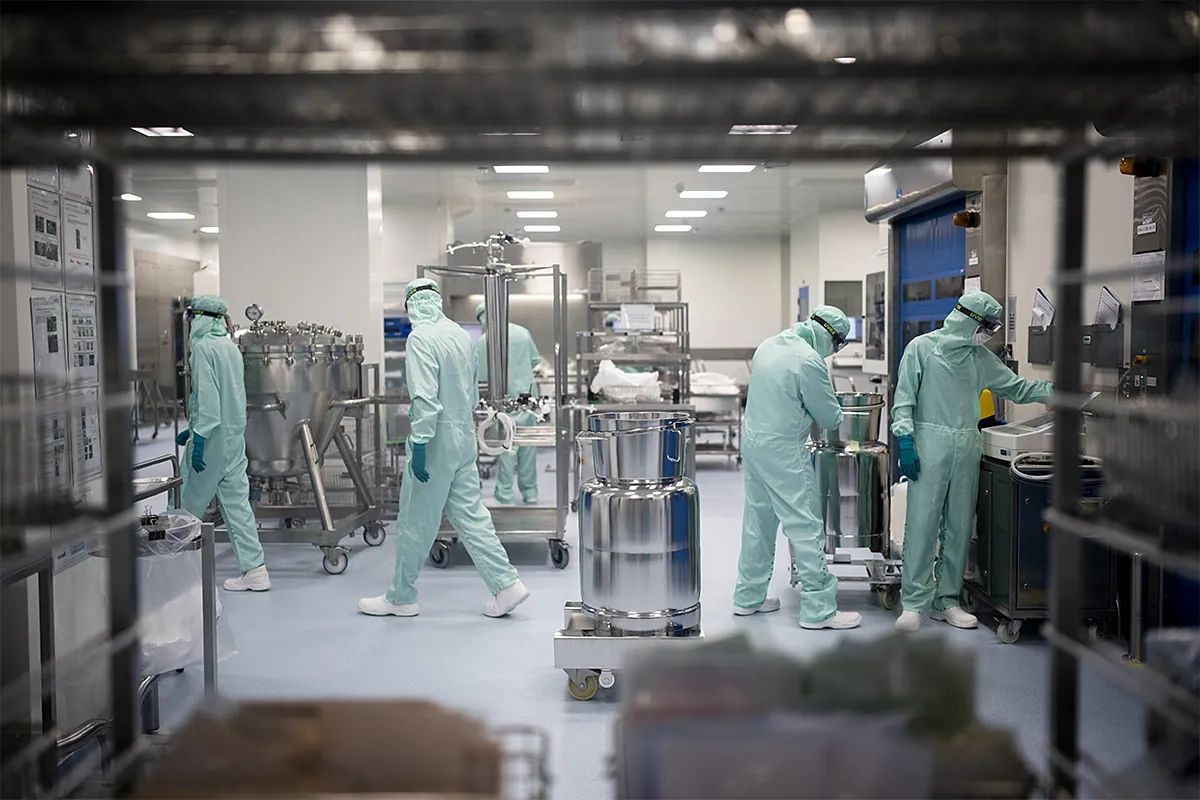 Así funciona la 'superplanta' que fabrica seis de cada diez vacunas contra la gripe en el mundo