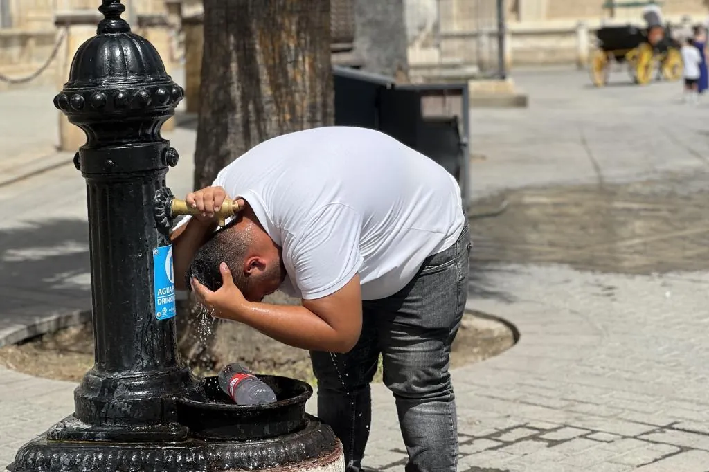 La ola de calor mantiene temperaturas de más de 40 grados el fin de semana, aunque puede haber fuertes tormentas en zonas de la Península