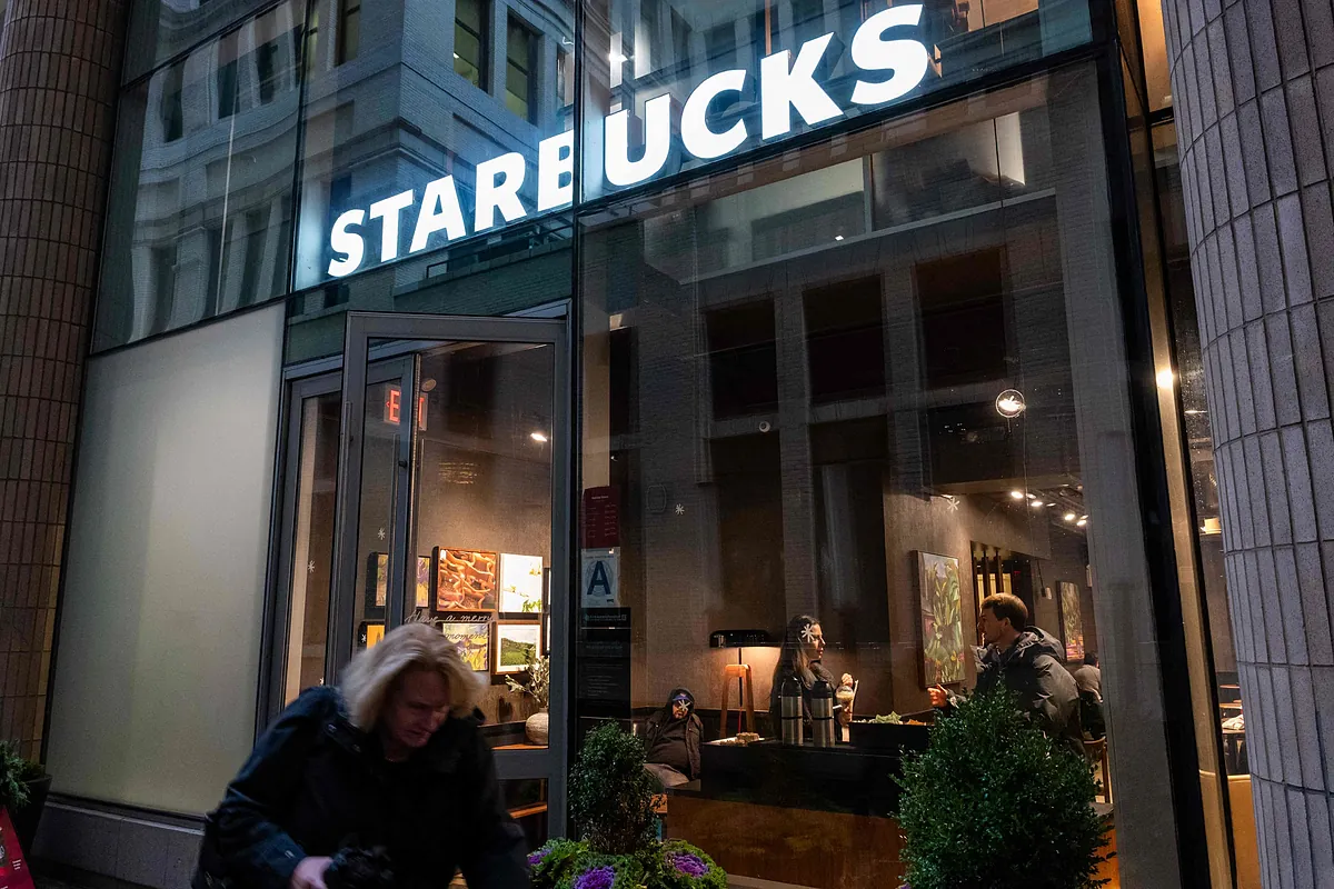 Nueva York y Starbucks acuerdan el pago de 35 millones por violar los derechos de los trabajadores