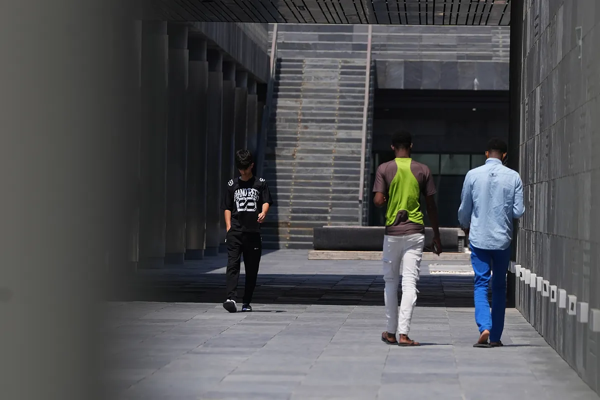 Pozuelo declara el cierre "definitivo" del centro de inmigrantes y da cuatro meses al Gobierno para realizar el realojo